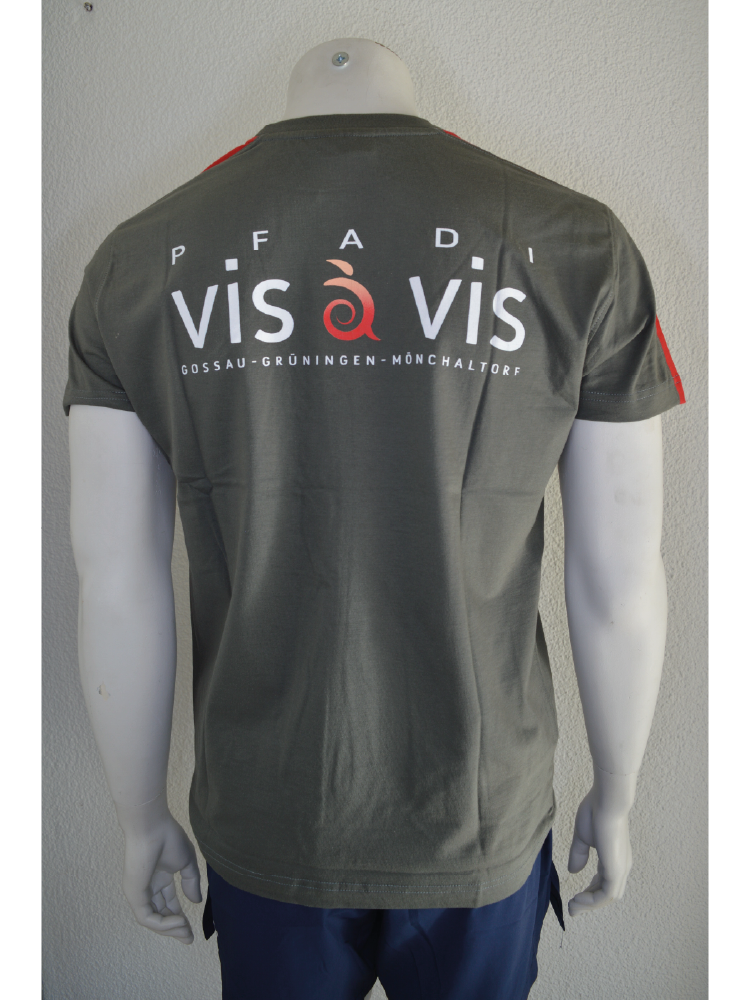 Graues Pfadishirt vis-à-vis