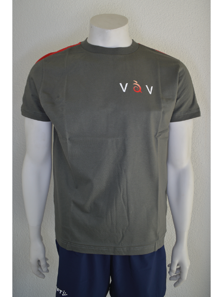 Graues Pfadishirt vis-à-vis